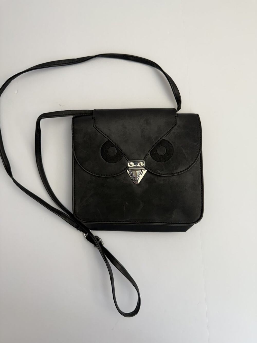 H&M Black Faux Leather Crossbody Bag Silver Triangle Clasp (135_N)